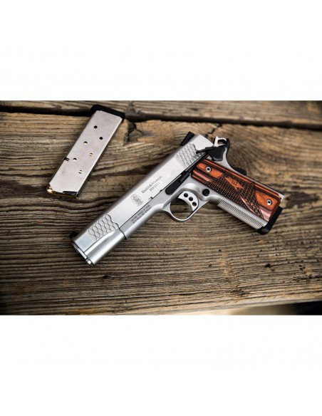 Pistola Semiautomatica Smith & Wesson SW1911 Engraved Cal. 45 ACP Pistola Semiautomatica Smith & Wesson SW1911 Engraved Cal. 45 ACP