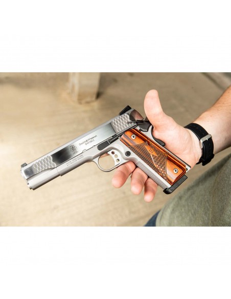 Pistola Semiautomatica Smith & Wesson SW1911 Engraved Cal. 45 ACP Pistola Semiautomatica Smith & Wesson SW1911 Engraved Cal. 45 ACP