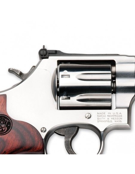 Revolver Smith & Wesson 686 Plus Deluxe Cal 357 Magnum Revolver Smith & Wesson 686 Plus Deluxe Cal 357 Magnum